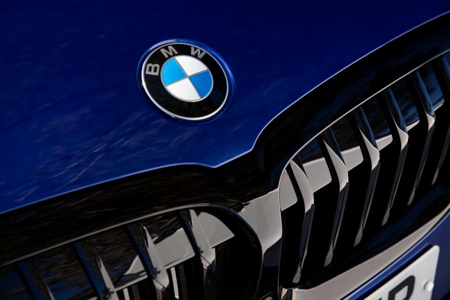 Логотип BMW 320d M Sport xDrive (G20) 2019 года  (UK) (фото 3 из 40)